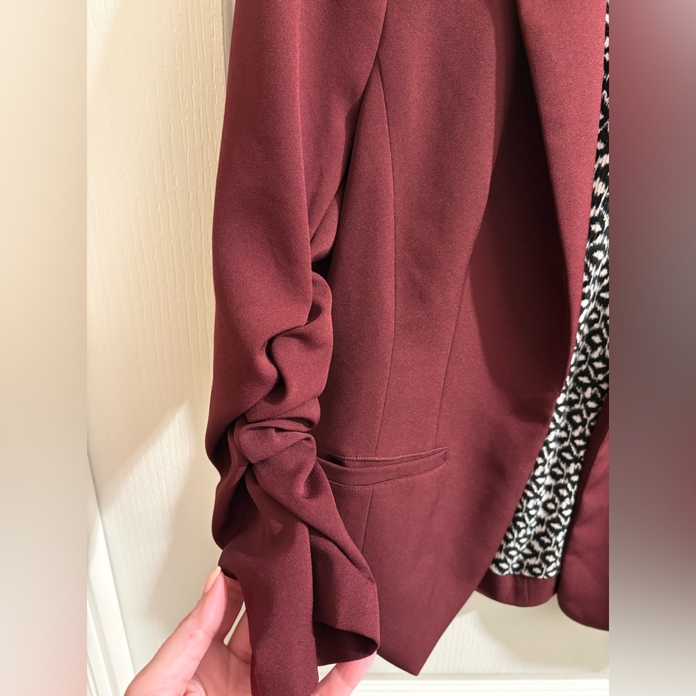 Women’s Skies Are Blue collarless ruched sleeve blazer in deep burgundy size M - Picture 5 of 7